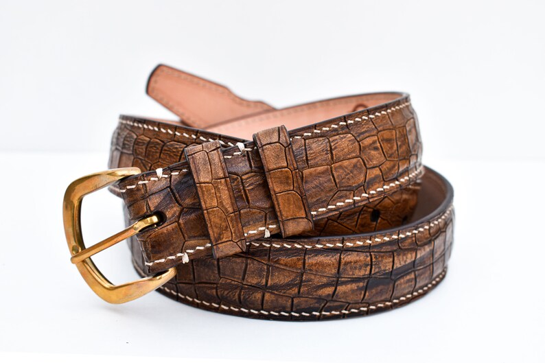 Cintura in Pelle Effetto Coccodrillo – Stile Vintage con Fibbia in Ottone