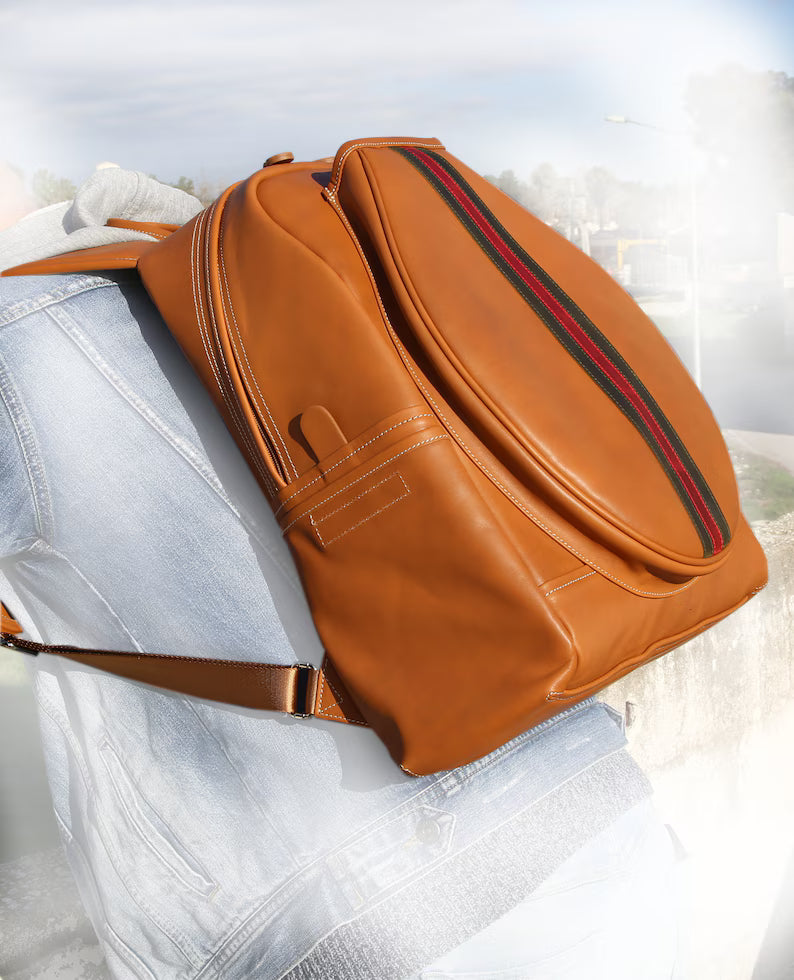 Zaino da Tennis in Pelle – Eleganza, Comfort e Grande Capacità
