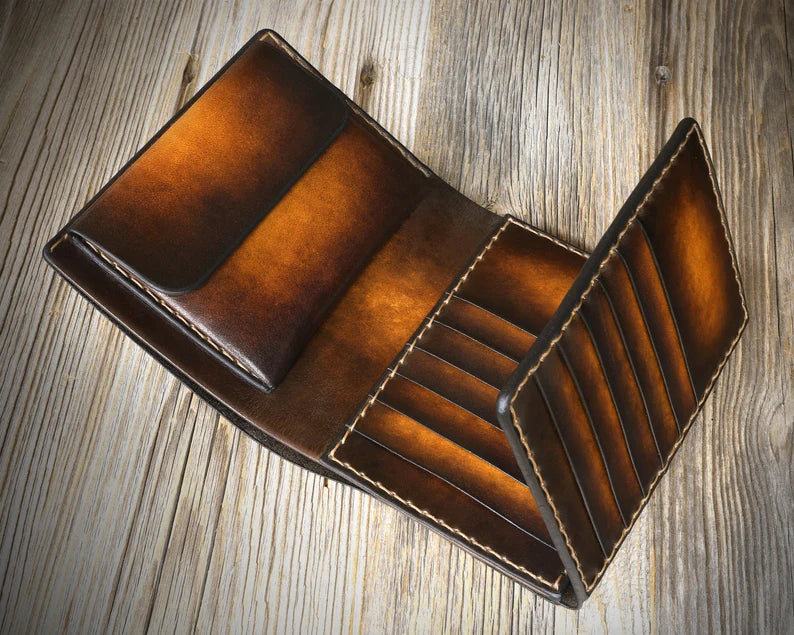 Portafoglio in Pelle Artigianale – Elegante, Compatto e Capiente