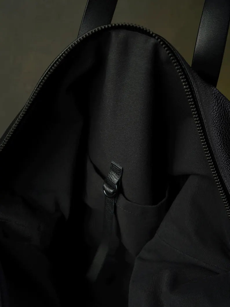 Borsone da Viaggio in Pelle Nera – Moderno, Capiente e Versatile
