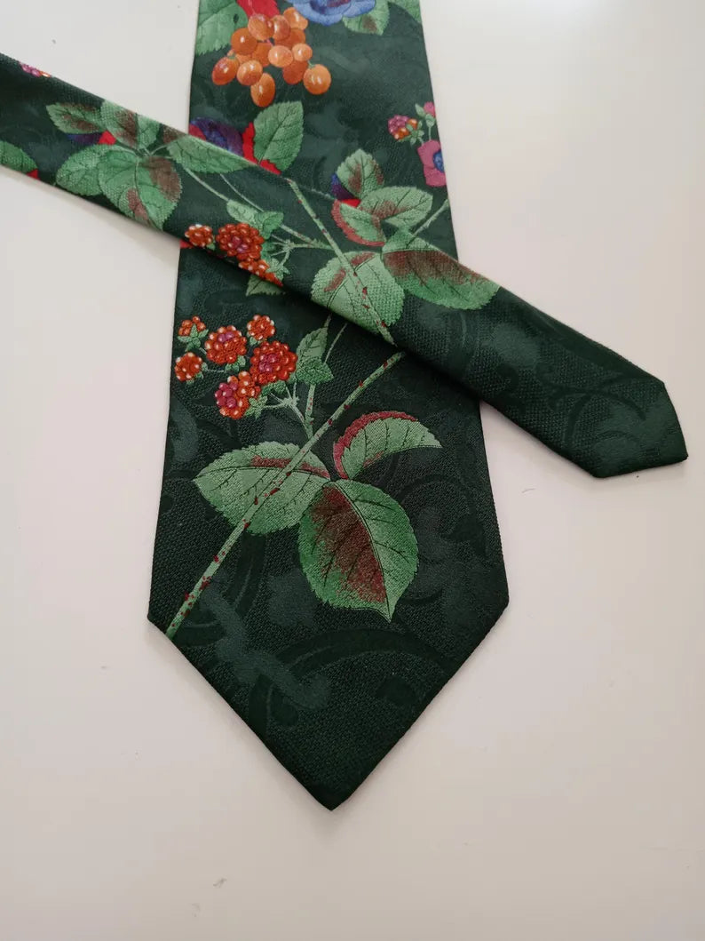 Cravatta Floreale Elegante – Fantasia Botanica dallo Stile Esclusivo