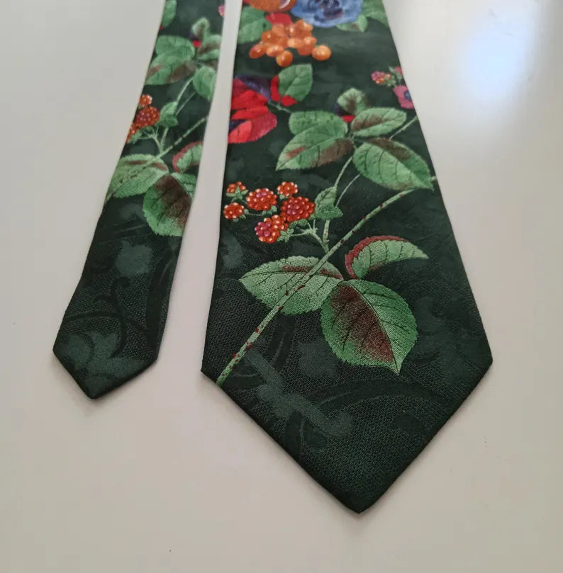 Cravatta Floreale Elegante – Fantasia Botanica dallo Stile Esclusivo