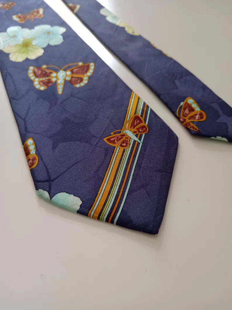 Cravatta Elegante con Fantasia Floreale e Farfalle – Design Artistico Premium