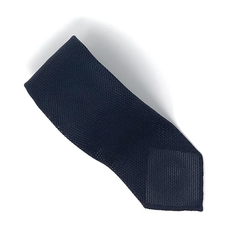 Cravatta in Maglia Elegante – Design Moderno e Stile Raffinato