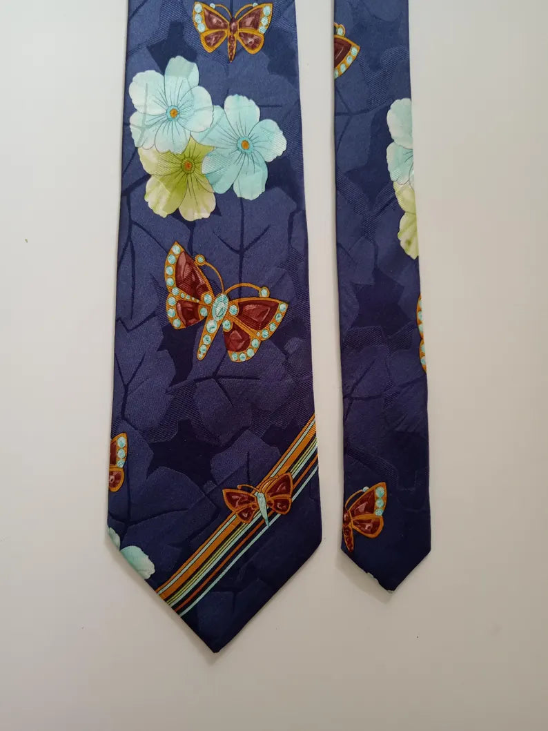 Cravatta Elegante con Fantasia Floreale e Farfalle – Design Artistico Premium