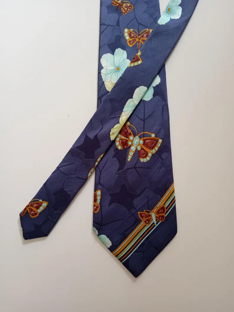 Cravatta Elegante con Fantasia Floreale e Farfalle – Design Artistico Premium
