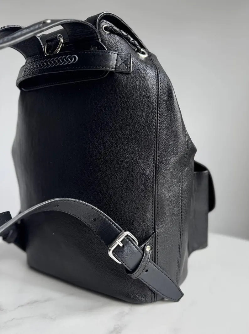 Zaino in Pelle Artigianale con Lupo Inciso – Stile Vintage Esclusivo