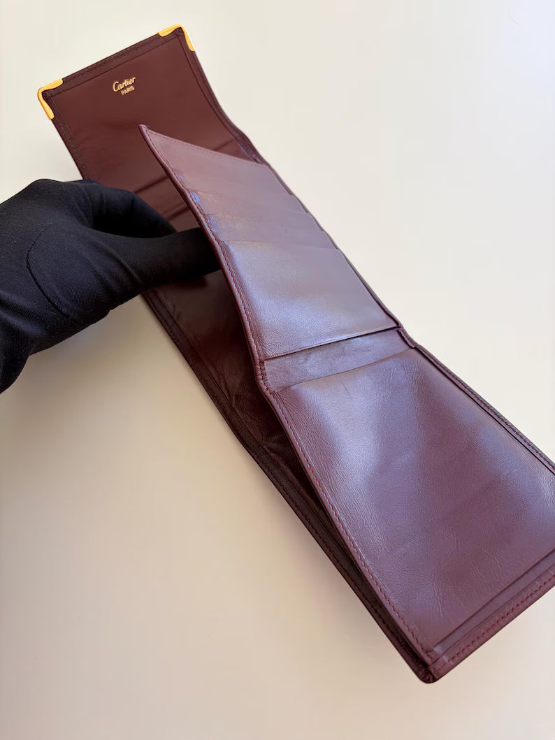 Portafoglio in Pelle Premium con Fascia Elastica – Elegante e Compatto