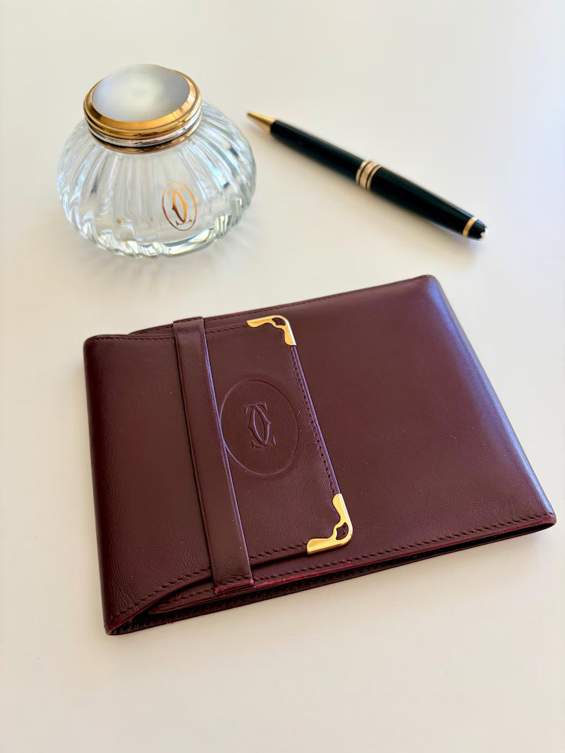 Portafoglio in Pelle Premium con Fascia Elastica – Elegante e Compatto