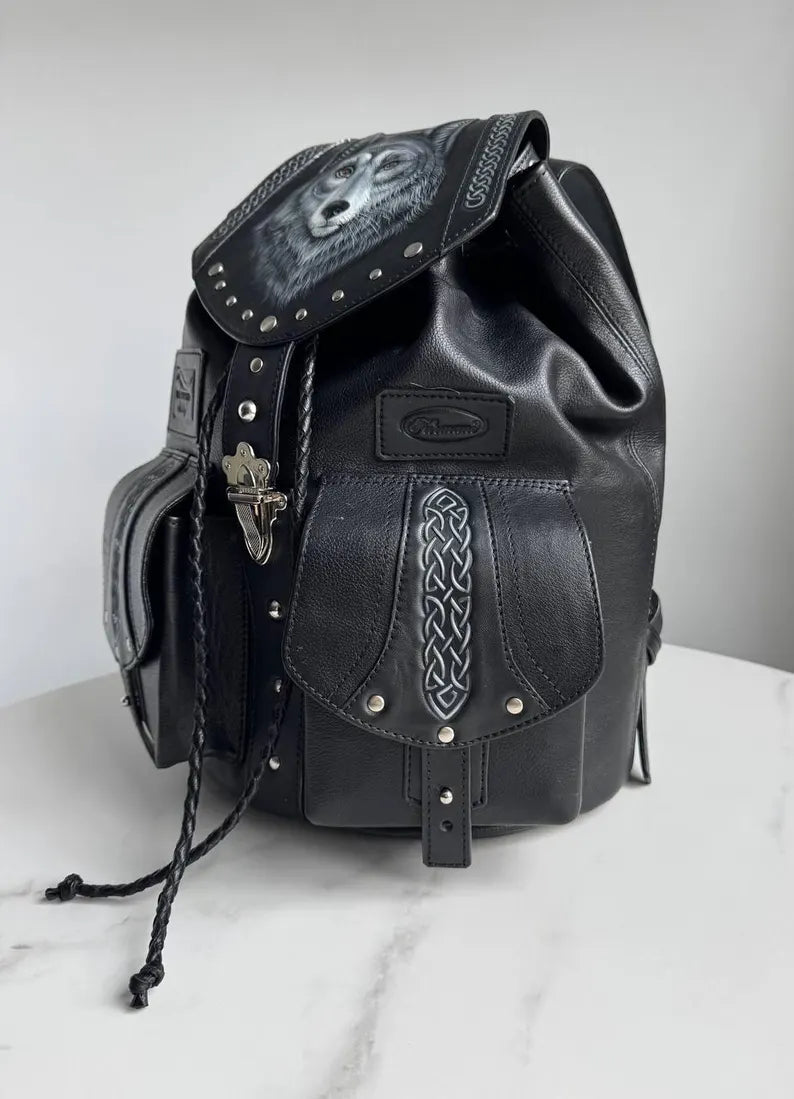 Zaino in Pelle Artigianale con Lupo Inciso – Stile Vintage Esclusivo