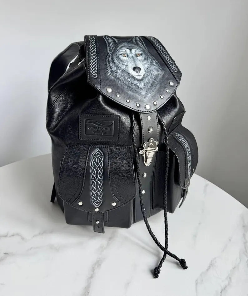 Zaino in Pelle Artigianale con Lupo Inciso – Stile Vintage Esclusivo