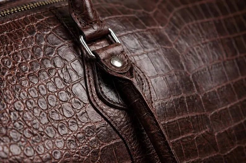 Borsone da Viaggio in Pelle Effetto Coccodrillo – Eleganza e Grande Capacità