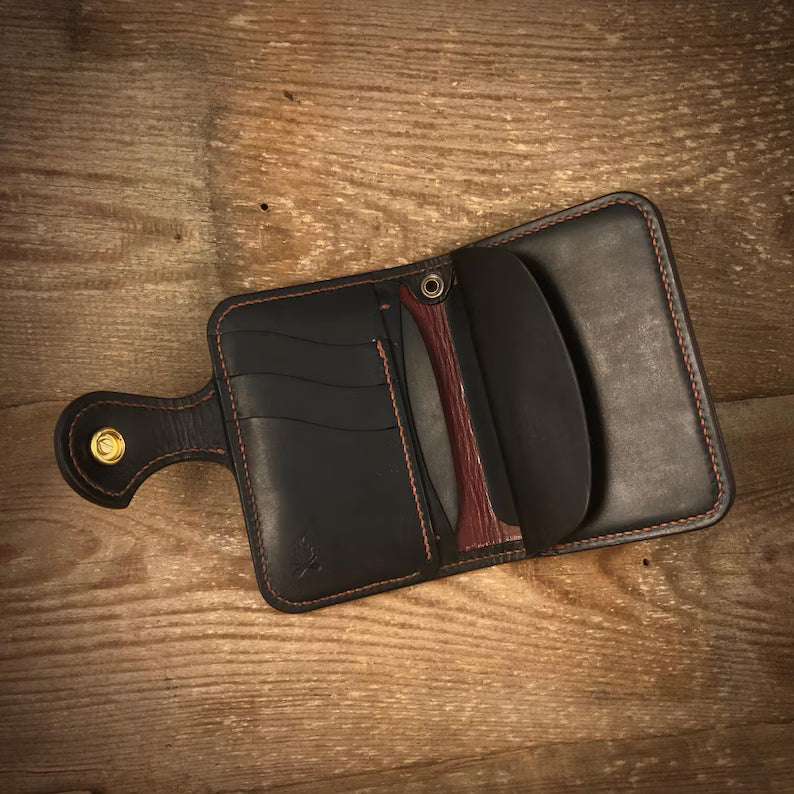 Portafoglio in Pelle con Chiusura a Bottone – Artigianale, Elegante e Sicuro