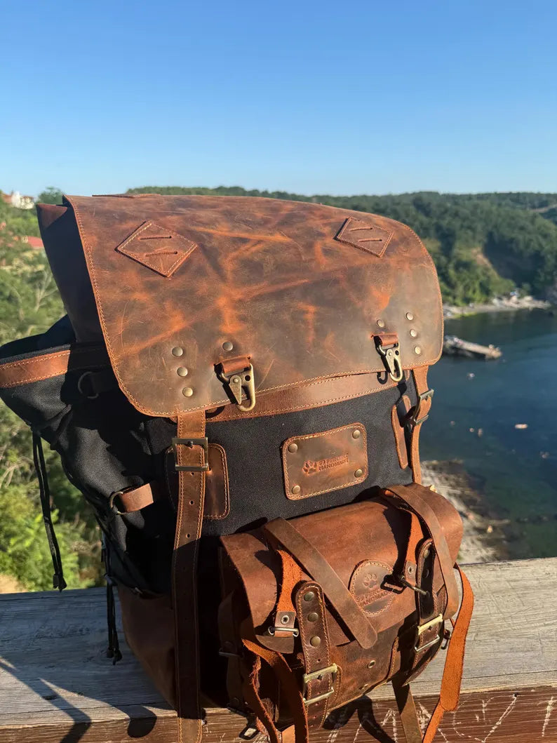 Zaino Vintage in Pelle e Tela Cerata – Stile Outdoor Premium